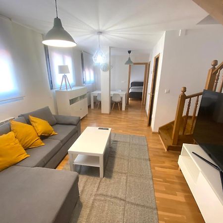 Apartamento Centrico Con Garaje Jaca Eksteriør billede