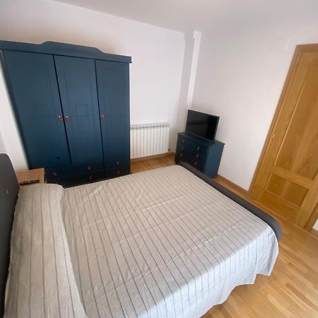 Apartamento Centrico Con Garaje Jaca Eksteriør billede